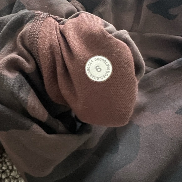 Lululemon Align Leggings. - Picture 3 of 4